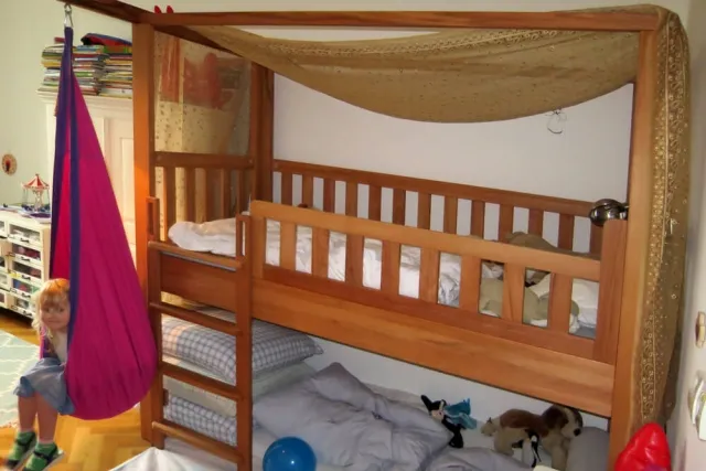 mitwachsendes Kinderbett aus geöltem Buchenholz