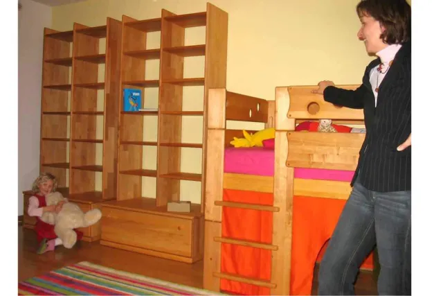 Kinderzimmer mit Möbeln aus Erlenholz