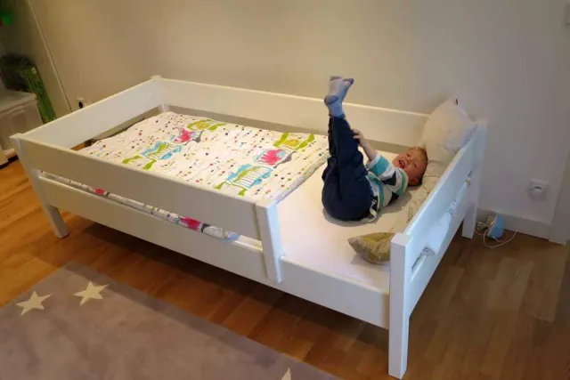 Spaß am neuen Kinderbett KINTO basic