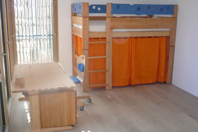 hochbett-spielbett-massivholz-mobile