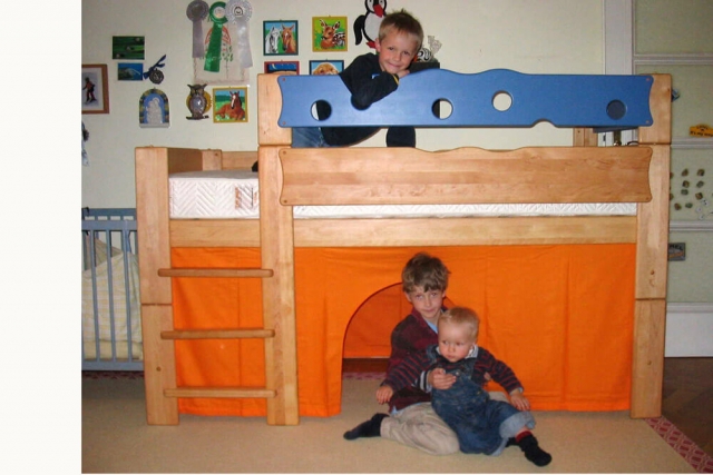 Spielbett aus massivem Erlenholz von TEAM7 Kinderbetten