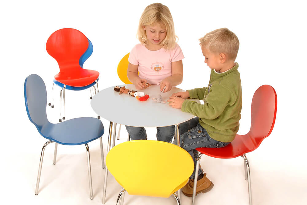 Kinderstuhl Classic mit Sitzschale in Holz, lackiert in 5 Farben