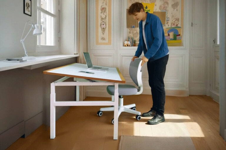 höhenverstellbarer Kinderschreibtisch KUBIKO-XL / SALTO Kindermöbel München