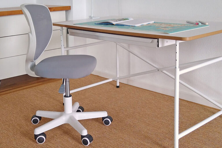 mitwachsender Kinderdrehstuhl TADO / SALTO Kindermöbel München