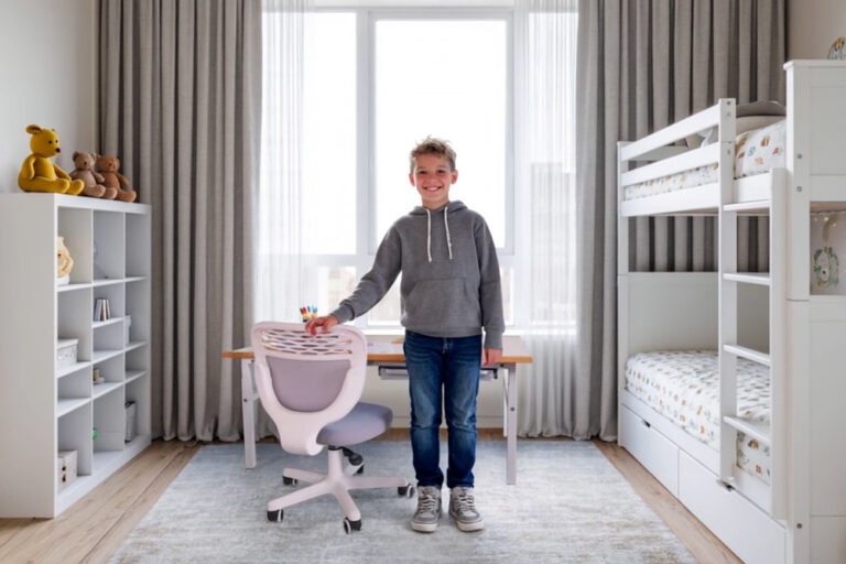 mitwachsender Kinderdrehstuhl TADO / SALTO Kindermöbel München