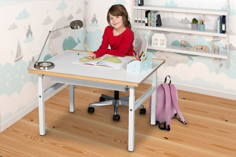 mitwachsender Kinderschreibtisch KUBIKO / SALTO Kindermöbel München