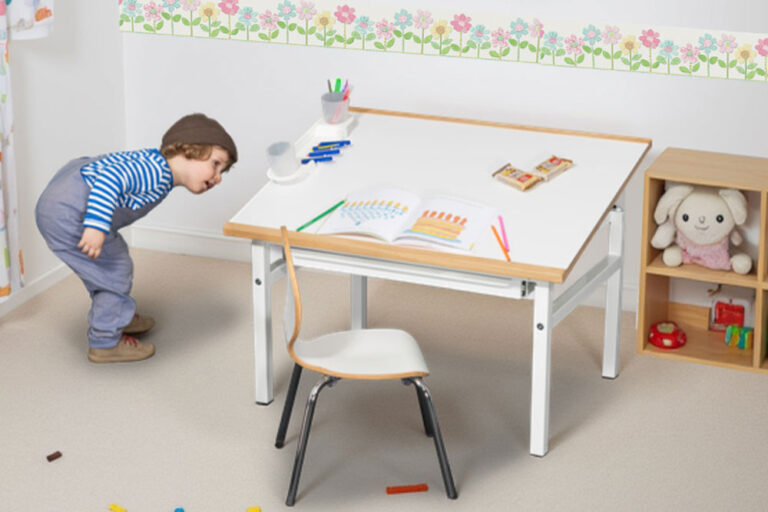 mitwachsender Kinderschreibtisch KUBIKO / SALTO Kindermöbel München