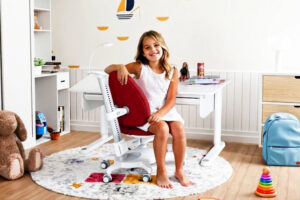 ergonomischer, höhenverstellbarer Kinderdrehstuhl SINO blau / SALTO Kindermöbel München / Moll