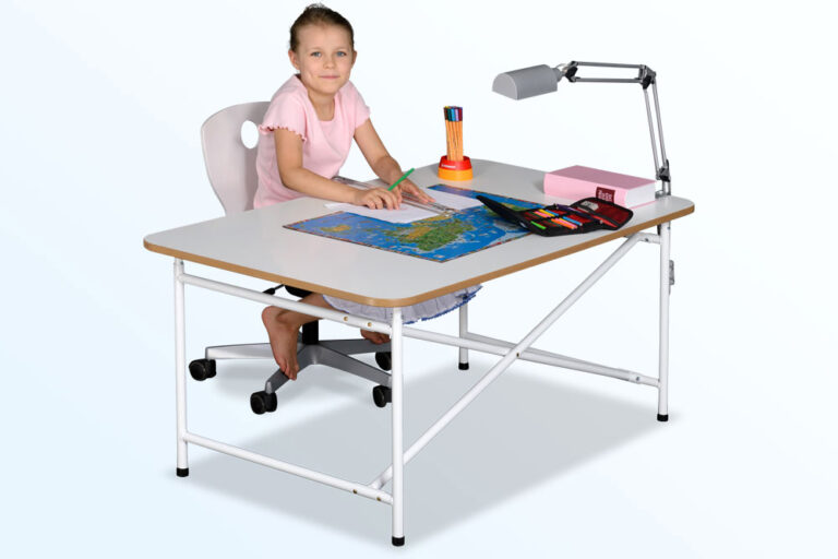 mitwachsender Kinderschreibtisch KINTO / SALTO Kindermöbel München / Eiermann-Tisch