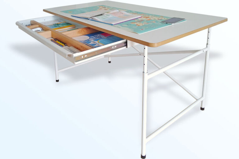 mitwachsender Kinderschreibtisch KINTO / SALTO Kindermöbel München / Eiermann-Tisch