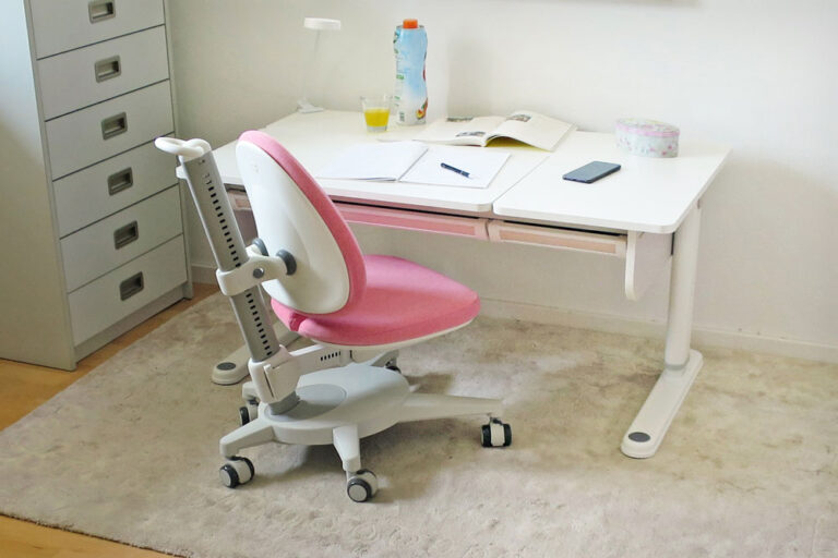 ergonomischer, höhenverstellbarer Kinderdrehstuhl SINO rosa / SALTO Kindermöbel München / Moll
