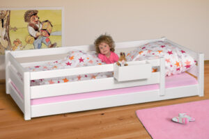 Kinderbett PICCO-180 in Montessori-Höhe bodennah aufgebaut / SALTO Kindermöbel München