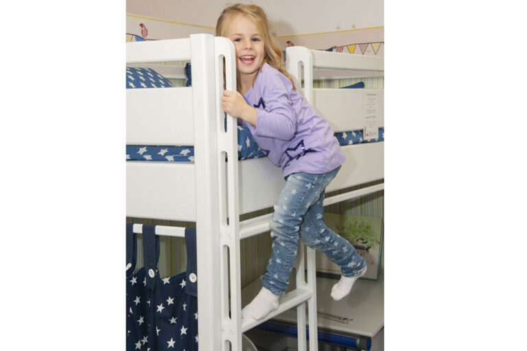 Kinderbett KINTO / Etagenbett mit Schublade / Buchenholz weiß lackiert / SALTO Kindermöbel München