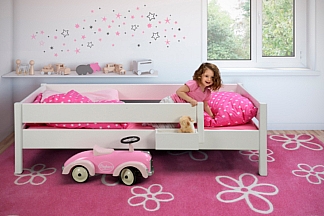 weiß lackiertes Kinderbett aus Holz: KINTO basic Kindermöbel SALTO München