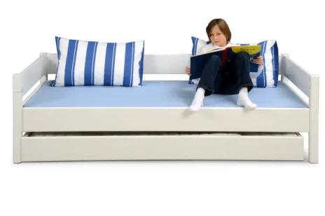 weiß lackiertes Kinderbett KINTO mit Gästebett