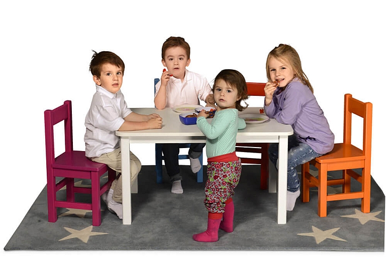 weiß lackierter Kindertisch KINTO 60x90 aus Holz von Kinderzimmer-24.de