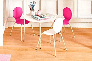 Kinderstuhl CLASSIC mit farbig beschichteter Sitzfläche. Hersteller: SALTO - Möbel für Kinder München