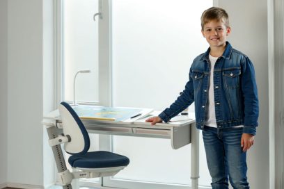 höhenverstellbarer Kinderschreibtisch SINO / SALTO Kindermöbel München / Moll